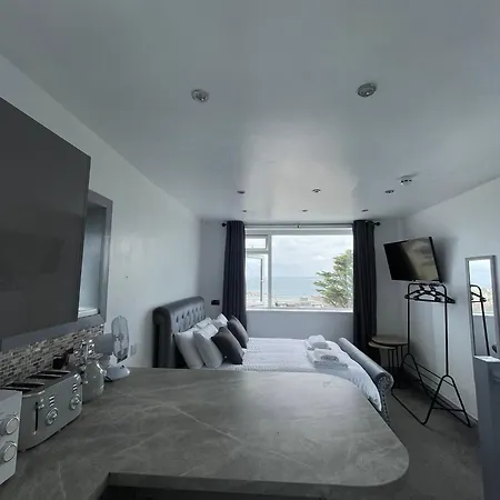 Shore Lodge *