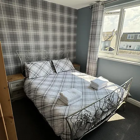Lodge Shore New Quay