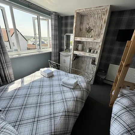 Lodge Shore New Quay
